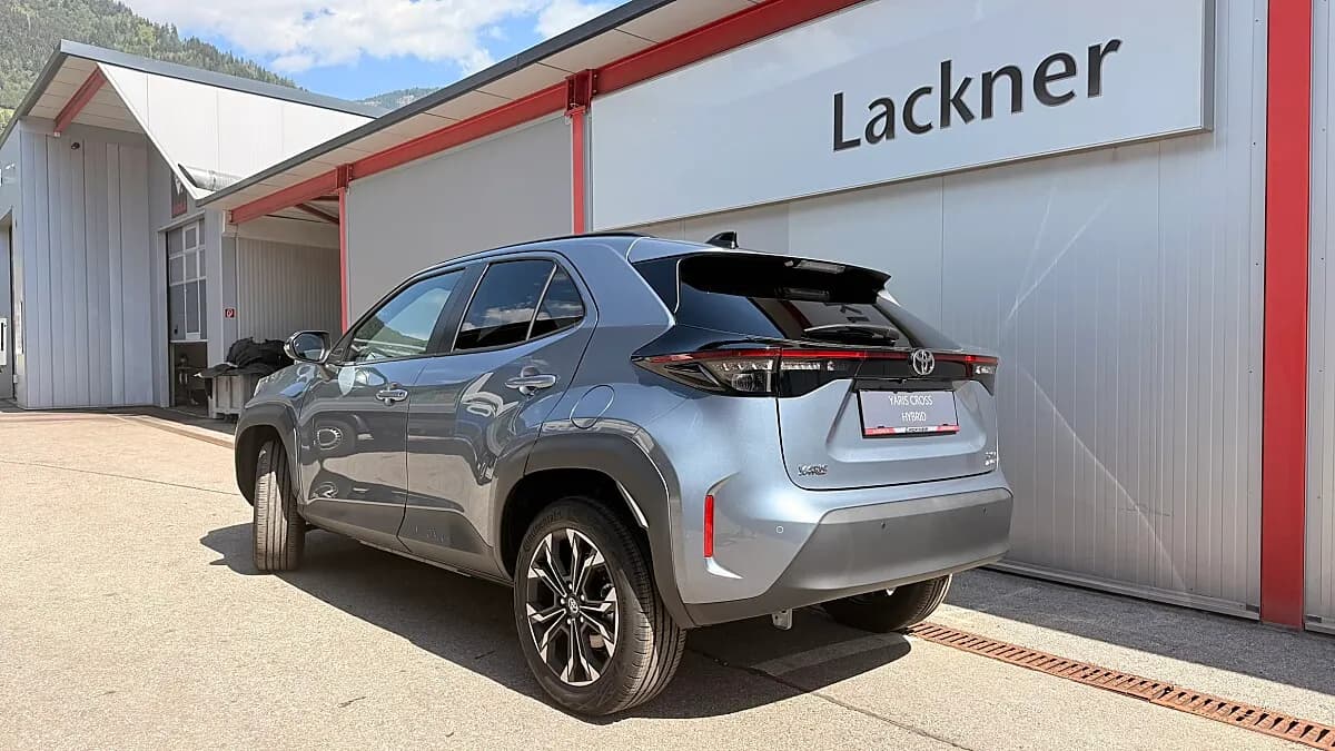 Toyota Yaris Cross 1,5 VVT-i Hybrid Teamplayer AWD-i Aut. – Bild 2