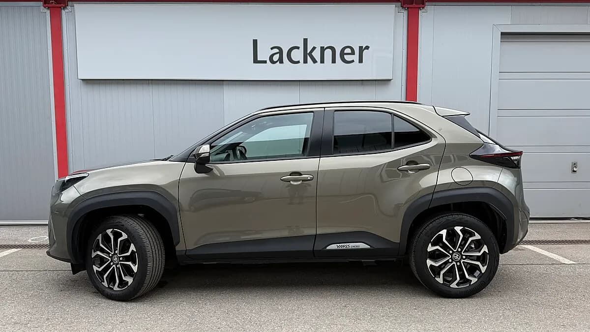 Toyota Yaris Cross 1,5 VVT-i Hybrid Active Drive AWD-i... – Bild 3