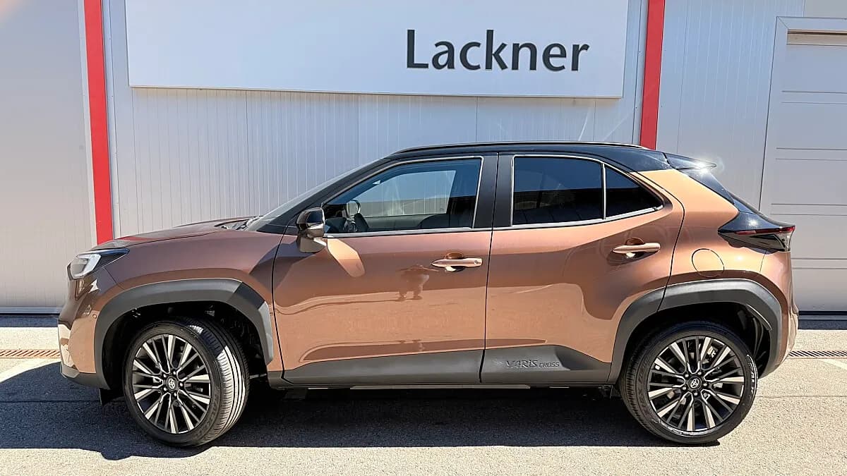 Toyota Yaris Cross 1,5 VVT-i Hybrid Lounge AWD-i Aut. – Bild 3